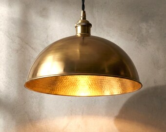 Lámpara colgante de latón martillado: iluminación cálida para el comedor
