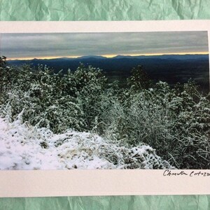 Cherohala Skyway / Scenic Byway / Montanhas do Tennessee / Montanhas cobertas de neve / Cartão de nota em branco com envelope do Tennessee cênico / Pôr do sol com neve
