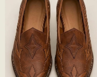 Mocasines de cuero marrón para mujer, zapatos vaqueros sin cordones hechos a mano, zapatos planos de cuero bordados, zapatos de vestir de punta cuadrada.