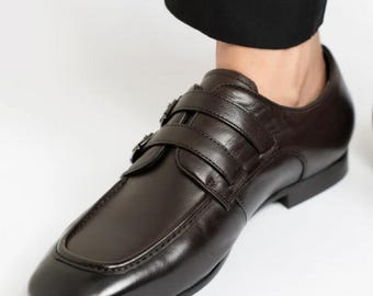 イタリア製オーダーメイドメンズブラウンレザーモンクストラップシューズ – ハンドメイドフォーマルドレスシューズ（男性用） – 高級ウェディングオフィススリッポンシューズ（グッドイヤーウェルト製法）