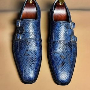 Scarpe da uomo con doppia fibbia in vera pelle di pitone / Scarpe eleganti in vera pelle esotica / Mocassini con fibbia in pitone blu fatti a mano / Regalo di lusso