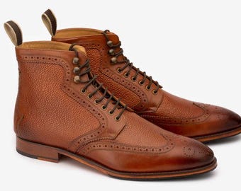 Botas brogue de cuero italiano marrón curtido vegetal hechas a mano con puntera de ala / Goodyear Welt