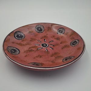 Vintage Southwest Redware Keramik Tallrik Handetsad Sol Sgraffito 15 cm Folkkonst