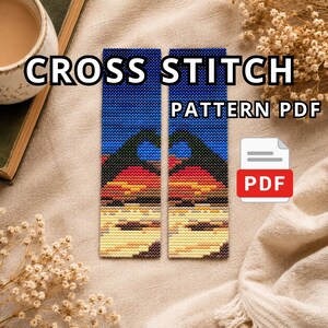 Peut inclure: Deux modèles PDF de point de croix avec un paysage. Le motif présente un ciel bleu, une chaîne de montagnes et un coucher de soleil. Le texte "CROSS STITCH PATTERN PDF" est affiché en blanc.