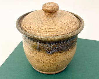 Tarro de cerámica marrón con tapa, estilo vintage, de Studio Pottery.