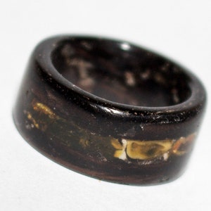 Bentwood ring with amber inlay image 3