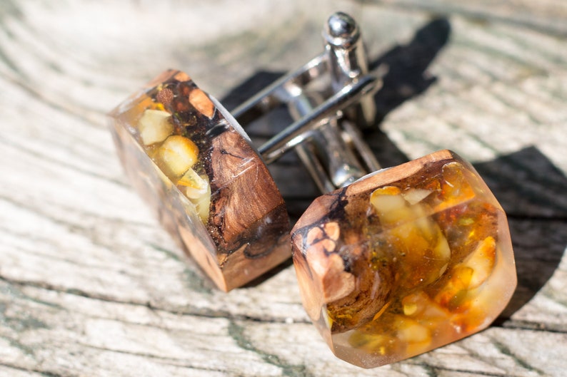 Cufflinks amber and wood