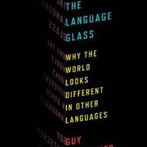 Könnte beinhalten: Buchcover mit dem Titel "Through the Language Glass" in türkisfarbenem, weißem und gelbem Text. Der Name des Autors, Guy Deutscher, ist rot. Der Hintergrund ist schwarz.