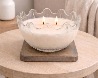 Vela hecha con un cuenco de vidrio vintage reciclado