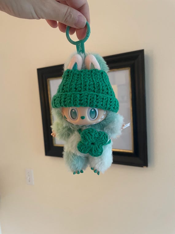 Crochet Beanie with Clover Charm: Green Labubu Doll Hat for 17 cm Labubu