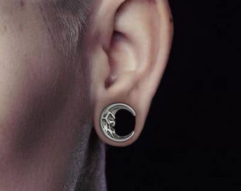 Vintage Halloween Moon & Skull Ear Weights – Old-School Copper Alloy Ear Hangers with Ghost-Face Crescent, Silver-Toned Saddle Stretchers