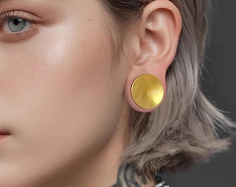 Double-Flared Flat-Concave Ear Plugs – Minimalist Punk Titanium Steel Ear Stretchers, Gold Finish – PRICE PER SINGLE