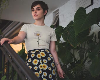 April Birth Flower Shirt  Daisy Flower T-Shirt, Innocence Meaning, Minimal Botanical Floral Tee, Birthday Gift for April