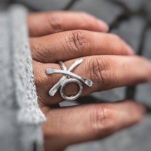 Handgemachter XO Ring aus Sterlingsilber: Hugs and Kisses