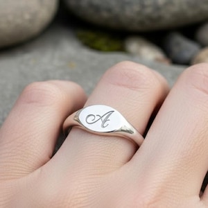 Personalisierter Silber Anfangsring • Personalisierter Ring mit Gravur • Silber Minimalistischer Ring für Frauen