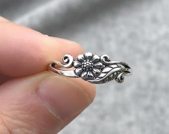 Sterling Silver Flower Ring, Vintage Floral Band Ring, Adjustable Nature Inspired Jewelry, Handmade Botanical Ring for Women