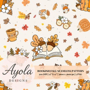 Può includere: Un motivo continuo con illustrazioni a tema autunnale che includono libri aperti con ghiande, zucche, tazze, occhiali e varie foglie autunnali in toni arancioni, gialli e marroni su sfondo crema. Il testo recita Ayola Designs Bookish Fall Seamless Pattern.