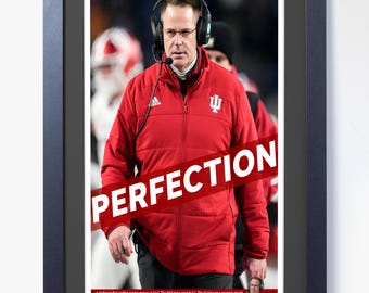 Fútbol americano de Indiana 2025 12-0 "Perfección" - Los campeones de la Big 10 ganan un periódico enmarcado de fútbol americano