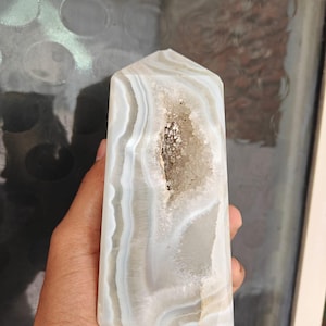 Gray Agate Druzy Tower: Polished Crystal Point for Serenity & Décor