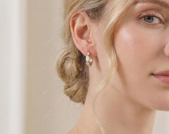 Delicados aros de ópalo, aros de ópalo blanco, pendientes de plata de ley 925, pendientes para uso diario, regalos para damas de honor.