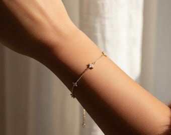 Dainty Flower Bracelet, Four Leaf Clover Bracelet, Silver & Gold floral bracelet, Minimalist Everyday bracelet, Birthday Gift for her