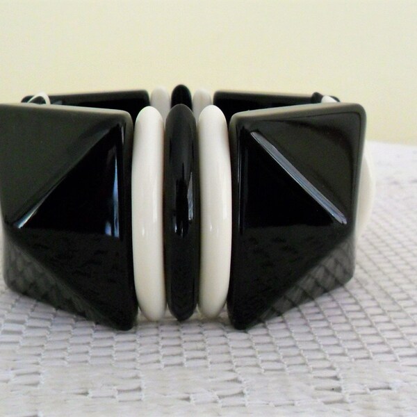 Vintage Retro Chunky Stretch Black and White Wide Faceted Bracelet Elasticated