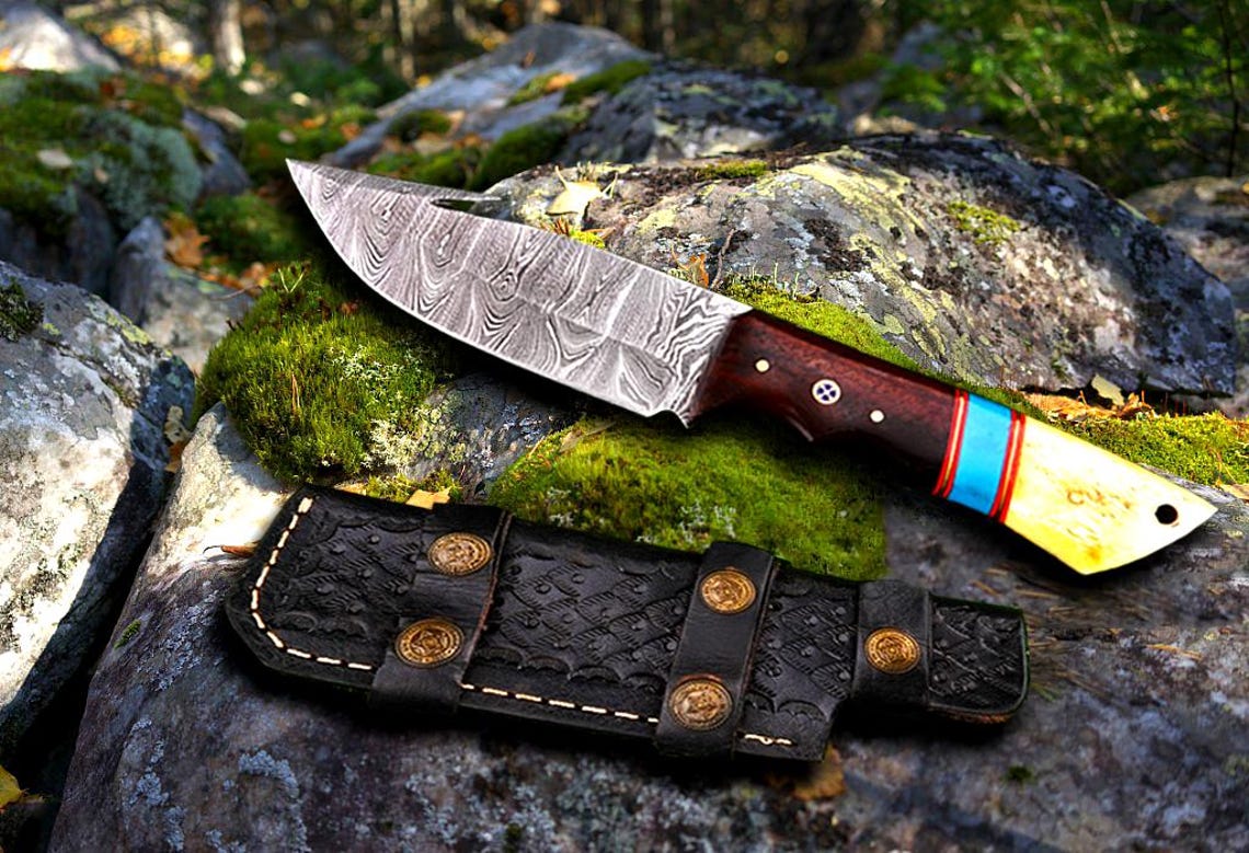 Artisan Crafted Damascus Steel Hunting Knife with Finger Hole main image 0