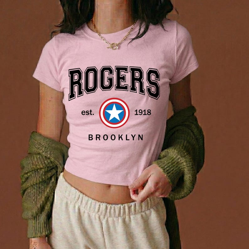 Peut inclure: Un ensemble de trois tasses en c&eacute;ramique avec une finition mate et mouchet&eacute;e. Les tasses sont dans des tons cr&egrave;me, gris clair et gris fonc&eacute;. Chaque tasse a un design simple et minimaliste et une anse arrondie.