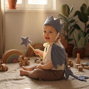 Drakdräktsmönster PDF Babydrakvingar Svans Krona Trollstav DIY Barnklädesdräkt Mjukt Tyg Fantasy Halloween Digital Nedladdning