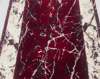 Red Marble Rug with White‑Gold Fringe Detail – Plush Modern Area Carpet