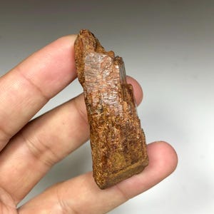 Extremt sällsynt monazitkristall 78 g | Madagaskar samlarmineral
