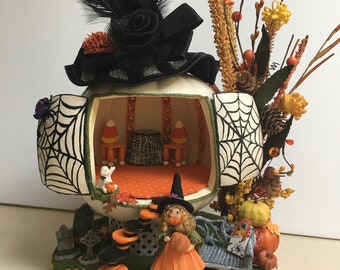 Haley's Halloween Hideaway 1" Child Scale