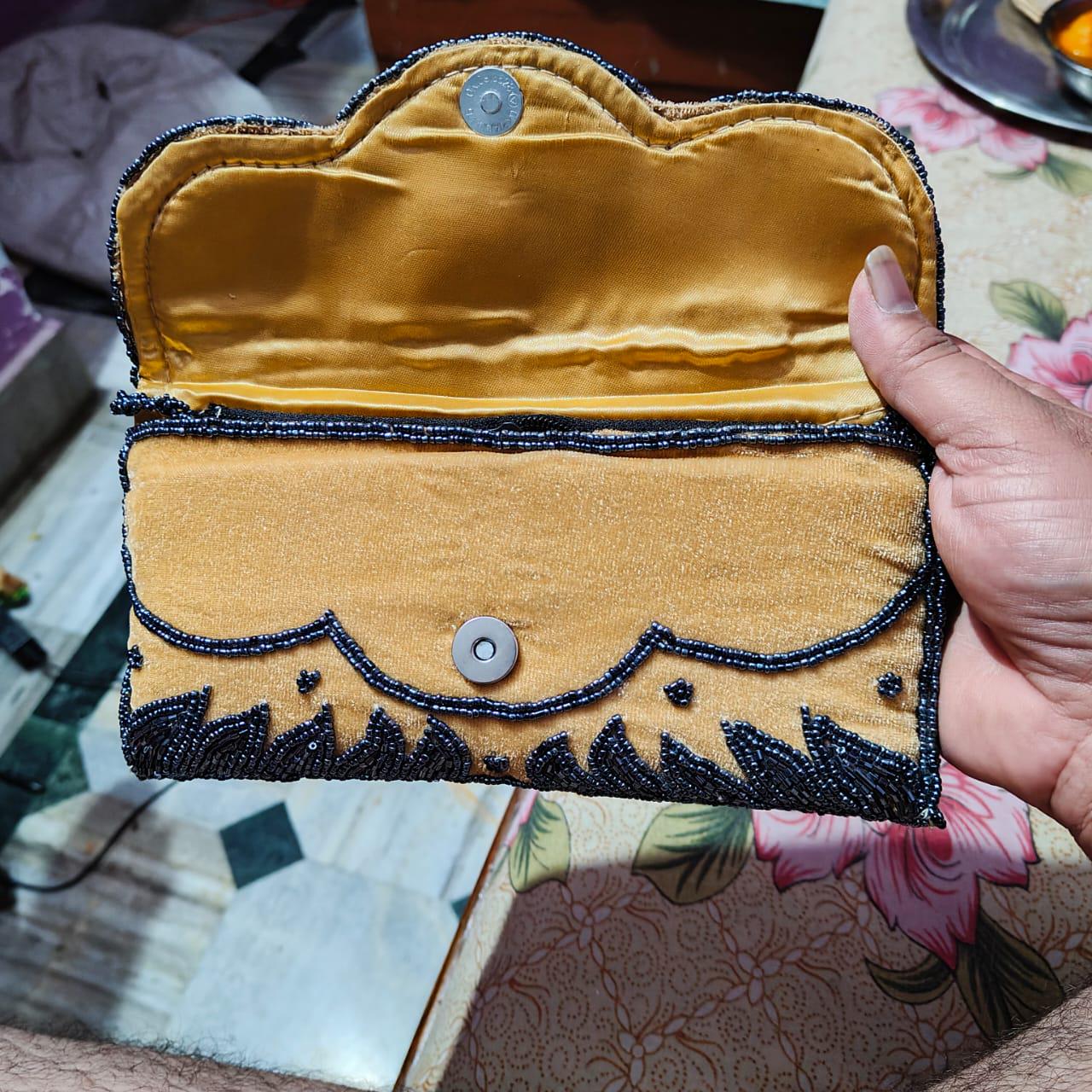 ハンドメイドビーズベルベットクラッチ：インド刺繍のイブニングバッグ 