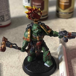 Salamander Space Knight - Grimdark - Scifi hand painted miniature