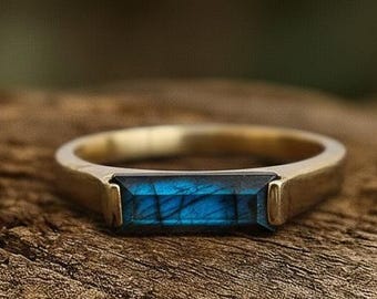 Anillo de labradorita arcoíris ~ Piedra rectangular ~ Piedra preciosa ~ Natural ~ Bañado en oro de 18 k ~ Joyería ~ Hecho a mano ~ Piedra natal de febrero