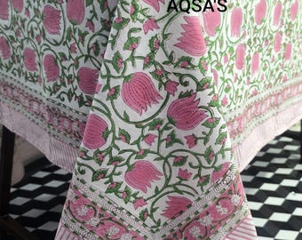 Rosa Tischdecke mit Blumenmuster und Blockprint