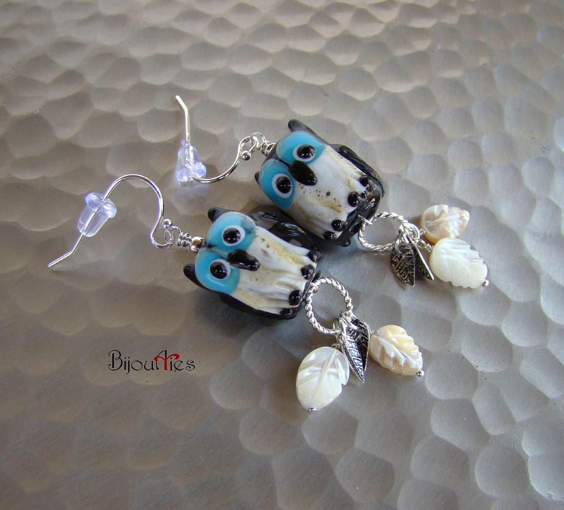 Owls Earrings, Lamp work beads, Mother of Pearl, Sterling Silver ear wires, Dangle Earrings.