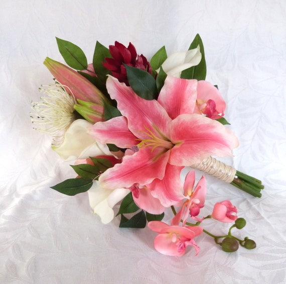 Plage Mariage Bouquet Rose Casablanca De Lys Avec Corail Orchidées Blanches Protea Grand Calla Lily Bouquet Tropical De Gingembre Bouquet