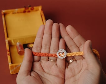 スターリングシルバーのオム・ラーキ：ギフトボックス、ロリ・ティラック、真正証明書