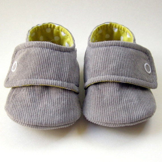 Baby Booties in Gray Corduroy and Yellow Polka-Dot Cotton - Sizes 1-4