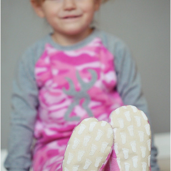 Happy Feet Pajamas Pattern: 2-piece footed pajamas, footed pants