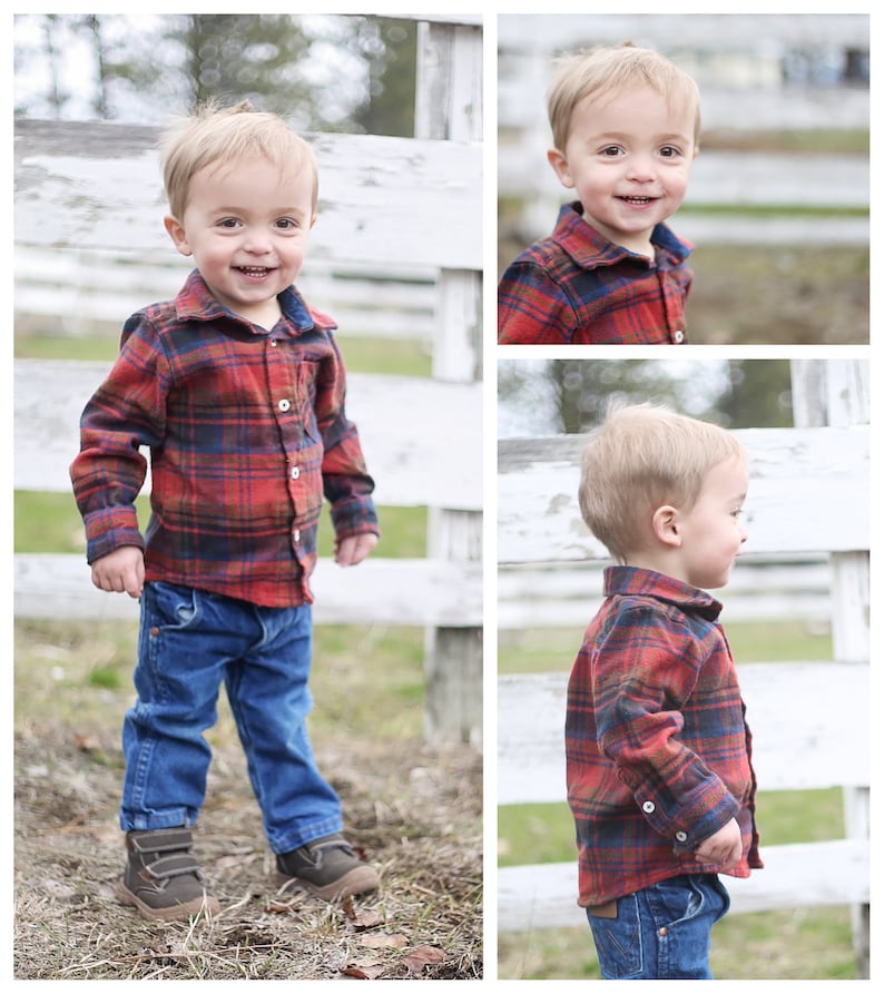 Puede incluir: Un ni&ntilde;o peque&ntilde;o con una camisa de cuadros rojos y negros y pantalones vaqueros azules. Est&aacute; de pie frente a una valla de madera blanca.