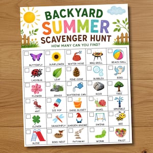 Könnte beinhalten: Ein Backyard Summer Scavenger Hunt Aktivitätsblatt mit einem Raster aus dreißig illustrierten Suchobjekten, darunter Schmetterling, Sonnenblume, Gartenschlauch, Grill, Strandball, Marienkäfer, Blatt, Tannenzapfen, Seifenblasen, Vogel, Blume, Gras, Gießkanne, Stein, Baum, Ameise, Eis am Stiel, Sandeimer, Schnecke, Sprinkler, Klee, Libelle, Gartenzwerg, Schaukel, Biene, Rutsche, Vogelnest, Pfad, Wurm und Obst.