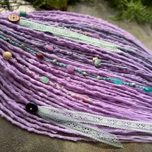 Lilac synthetic textured dreadlocks, bohemian DE SE crochet dreads, light violet bumpy double ended dreadlock extensions 21-22 inches