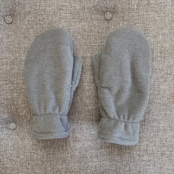 Double layer fleece mittens in light grey