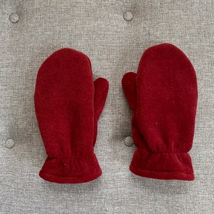 Double layer fleece mittens in rich burgundy fabric