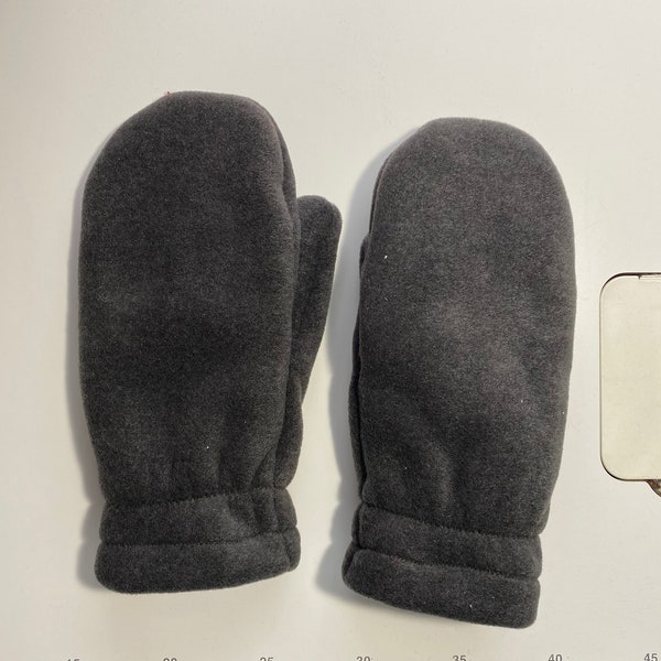 Double layer fleece mittens in charcoal