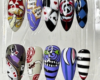 Alice im Wunderland Drücken Sie auf die Nägel: Bunte Fantasie Karten Rosen Grinsekatze Nagelset