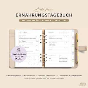 以下が含まれることがあります： ゴールドのアクセントが付いたベージュ色のリングバインダープランナーで、毎日のログが開いています。プランナーには、食事計画、症状、反応のセクションが含まれています。「DOWNLOAD & PRINT (A4/A5)」というテキストが表示され、ドイツ語のテキストも表示されます。