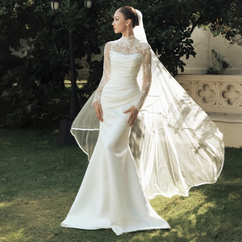 Élégante robe de mariée sirène en satin avec haut en dentelle amovible Robe de mariée à manches longues Robe de mariée minimaliste image 1